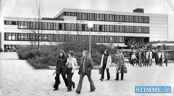 1972 - Auch ein Gymnasium hat die Stadt Eppingen für die Bildung der jungen Generation zu bieten.