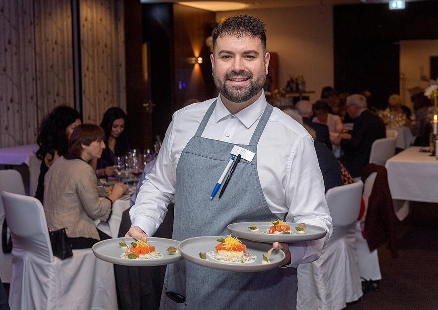 Silvester im Parkhotel und auf dem Theaterschiff Silvester im Parkhotel und auf dem Theaterschiff