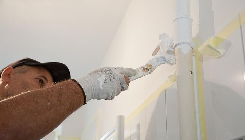 Am besten lässt man Handwerker in Ruhe ihre Arbeit machen. Am besten lässt man Handwerker in Ruhe ihre Arbeit machen.