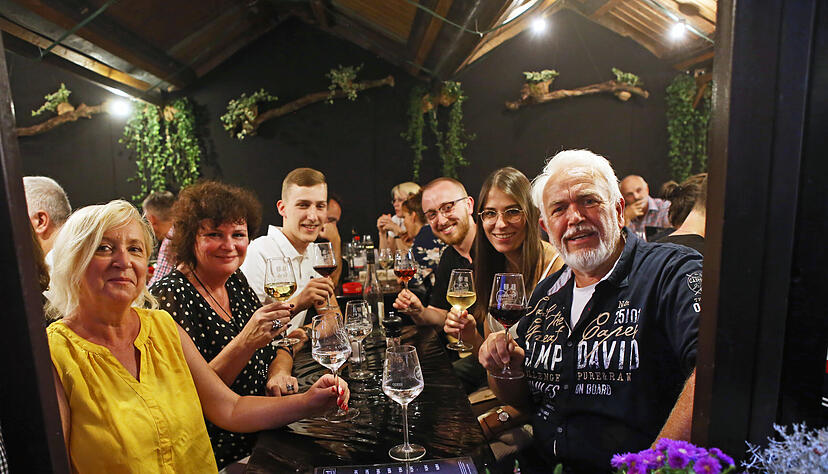 Rückblick ins Jahr 2019: Das 49. Weindorf wurde noch wie gewohnt gefeiert. In der Corona-Zeit konnte das Fest nur in kleiner Form gefeiert werden. Rückblick ins Jahr 2019: Das 49. Weindorf wurde noch wie gewohnt gefeiert. In der Corona-Zeit konnte das Fest nur in kleiner Form gefeiert werden.