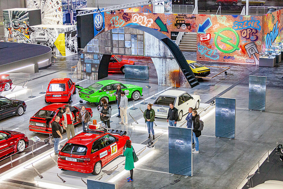 Angesichts der Krise, in der sich die Autobranche gerade befindet, mutet die Ausstellung fast schon nostalgisch an.