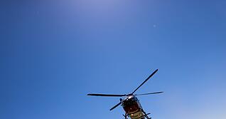 Ohne Patienten konnte ein Rettungshubschrauber nach einem Unfall im Deggenhausertal abfliegen. (Symbolbild)