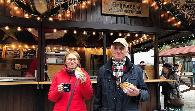 Mittagspause macht Gabi Schäfer mit ihrem Papa Kurt Göhrig aus Schozach.