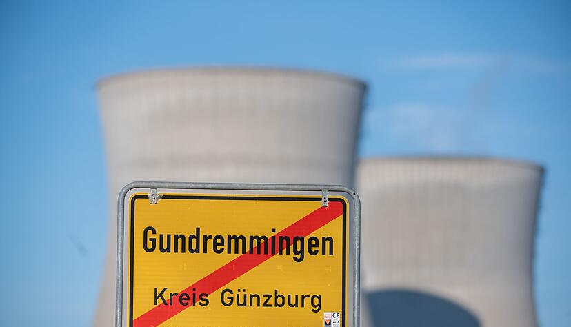 Die K&uuml;hlt&uuml;rme des ehemaligen Kernkraftwerks in Gundremmingen sollen am Samstag gesprengt werden. (Archivbild)
