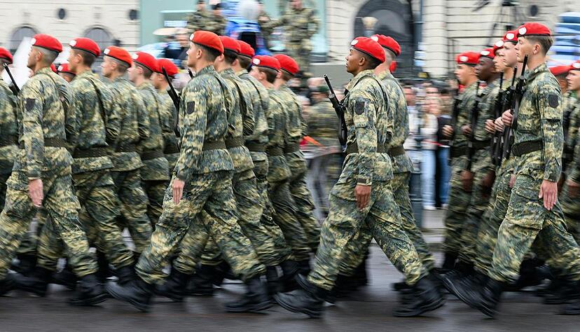 Ein Gericht entschied: Auch M&auml;nner in der &ouml;sterreichischen Armee d&uuml;rfen eine Pferdeschwanz-Frisur tragen. (Symbolbild)