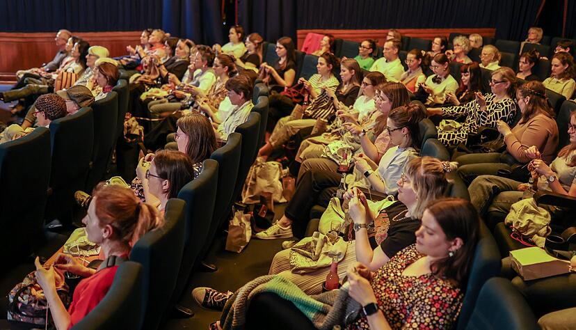 Das Publikum beim &laquo;Strick-Kino&raquo; sind &uuml;berwiegend Frauen.