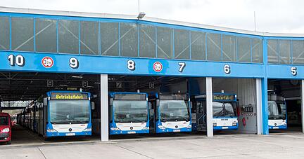 Die Heilbronner Stadtbusse bleiben am Dienstag ab 8 Uhr in ihren Depots. Foto: Archiv/Berger