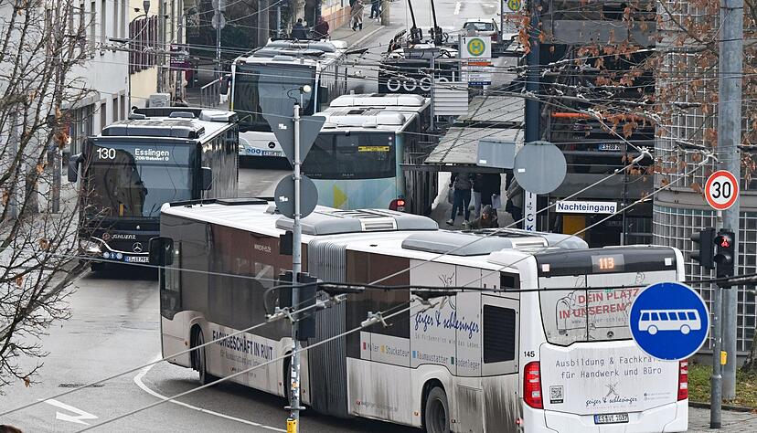 Die Gewerkschaft Verdi ruft zum Warnstreik im kommunalen Nahverkehr auf.