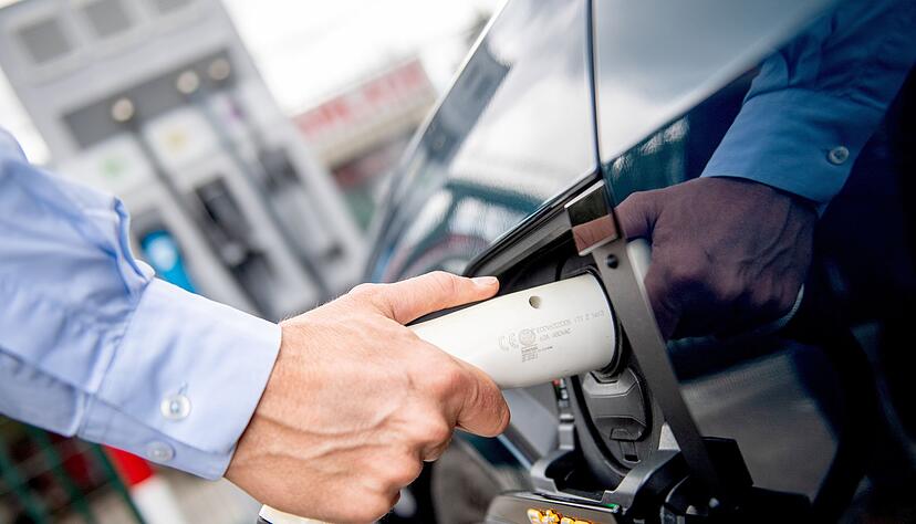 F&auml;hrt der Dienstwagen rein elektrisch? Dann f&auml;llt der zu versteuernde geldwerte Vorteil deutlich geringer aus.