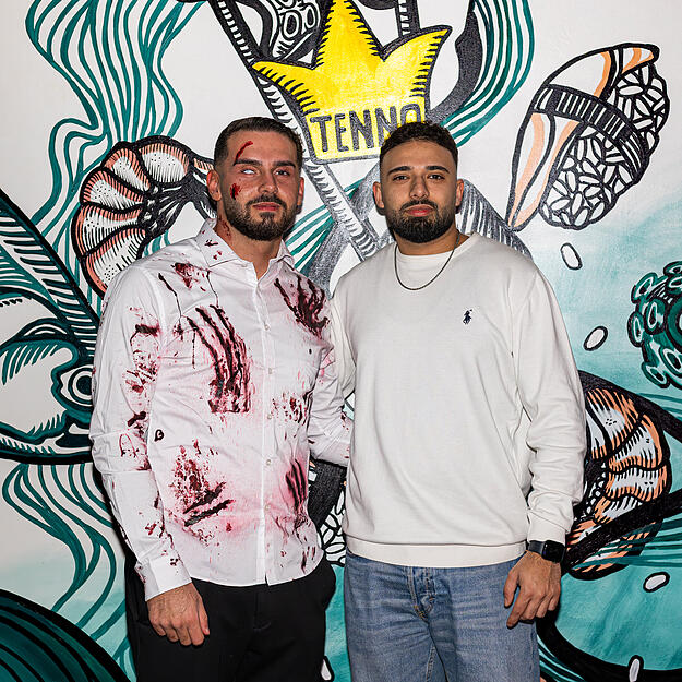 Mit Blut verschmiert zeigen sich einige Gäste der Halloween-Party in der Tenno Sushi Lounge. Doch auch ohne Verkleidung sind sie bei der Heilbronner Feier willkommen.