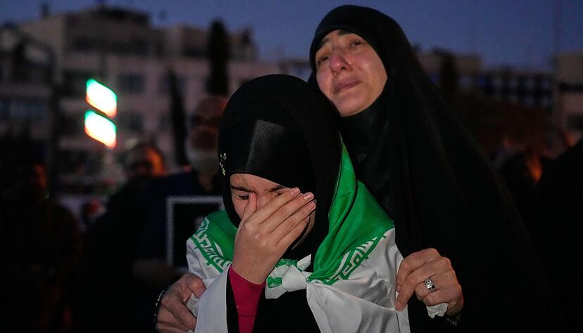 Nach Bekanntgabe des Todes von Ajatollah Ali Chamenei trauerten viele Menschen. (Foto-aktuell)