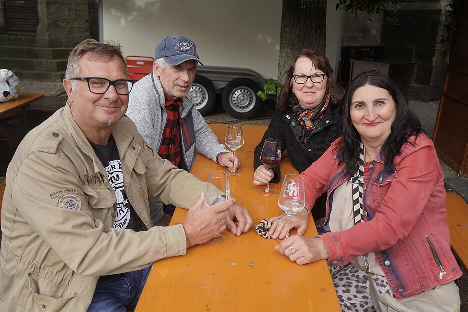 Viele Besucher strömten am Montag zum Ausklang des Hohenloher Weindorfs nach Öhringen. Viele Besucher strömten am Montag zum Ausklang des Hohenloher Weindorfs nach Öhringen.