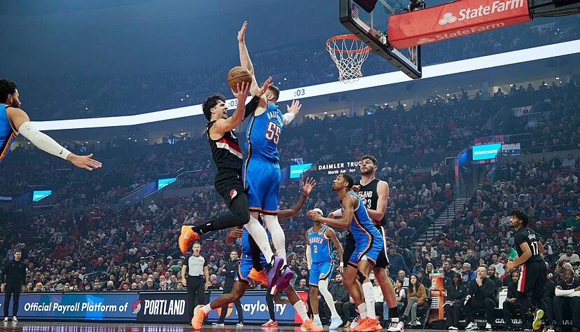 Hartenstein (rechts) und OKC wurden in Portland bis zur letzten Sekunde gefordert - und verloren erstmals. Hartenstein (rechts) und OKC wurden in Portland bis zur letzten Sekunde gefordert - und verloren erstmals.