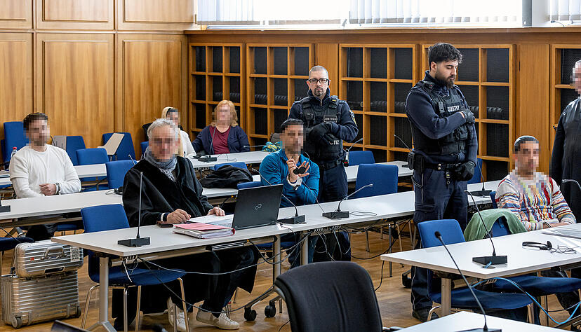 Im Prozess gegen die drei Angeklagten, die dem Liebhaber der Ehefrau eines der Beschuldigten das Messer an die Hoden ansetzten, wurde die Pl&auml;doyers gesprochen.