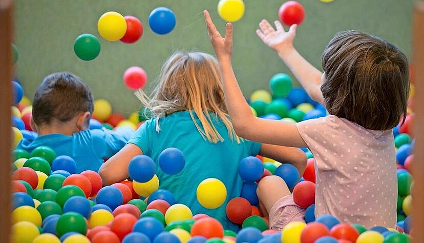 In Indoor-Spielplätzen kann auch bei schlechtem Wetter bestens getobt werden.