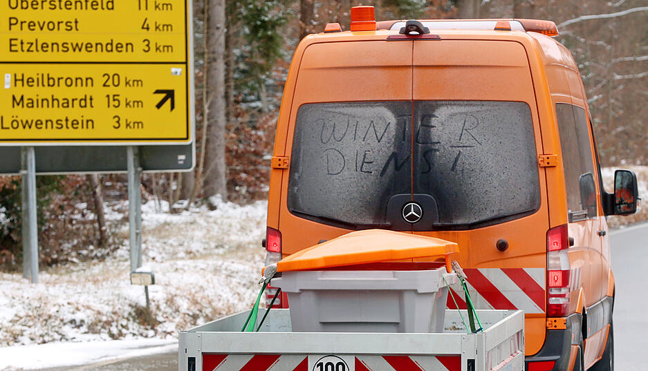 Wegen der frostigen Temperaturen sind die Straßenmeistereien auf den Löwensteiner Bergen gefordert. Wegen der frostigen Temperaturen sind die Straßenmeistereien auf den Löwensteiner Bergen gefordert.