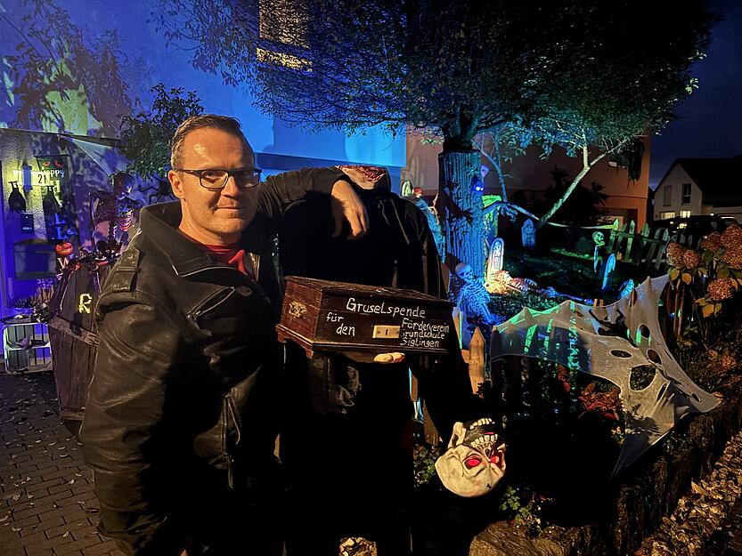 Sven Bolg verwandelt seinen Vorgarten in Neudenau-Siglingen jedes Jahr in ein spektakuläres Halloween-Haus. Sven Bolg verwandelt seinen Vorgarten in Neudenau-Siglingen jedes Jahr in ein spektakuläres Halloween-Haus.