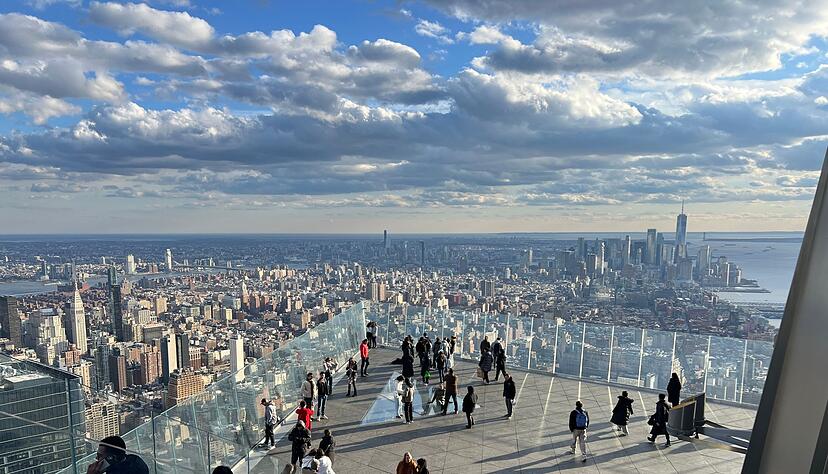 Terrasse mit Aussicht: «The Edge». Terrasse mit Aussicht: «The Edge».
