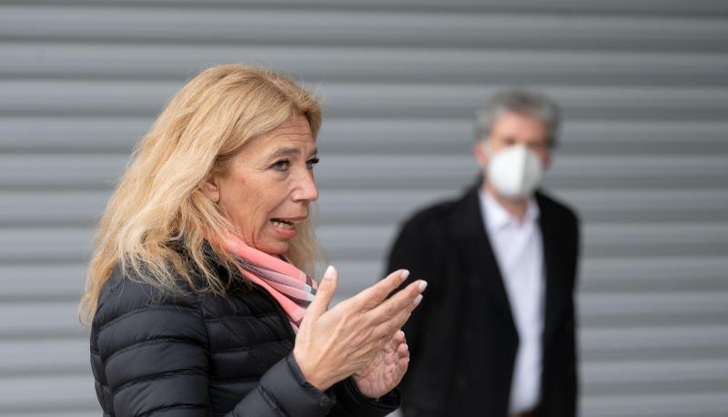 Lisa Federle, Notärztin, und Boris Palmer, Oberbürgermeister von Tübingen, sprechen.