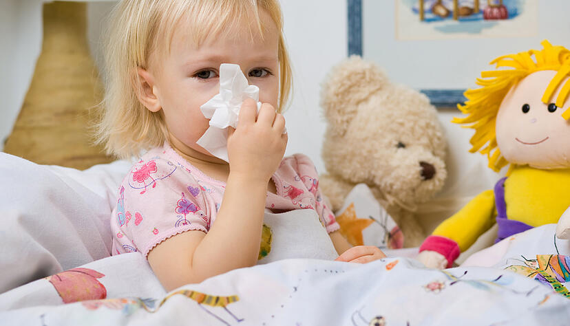 Ist das Kind krank, suchen Eltern immer öfter einen Arzt oder die Kinderklinik auf: Das führt bei Medizinern zu veränderten Rahmenbedingungen, auf die die Gesundheitspolitik keine ausreichenden Antworten hat. Das System ist am Rand seiner Leistungsfähigkeit. Ist das Kind krank, suchen Eltern immer öfter einen Arzt oder die Kinderklinik auf: Das führt bei Medizinern zu veränderten Rahmenbedingungen, auf die die Gesundheitspolitik keine ausreichenden Antworten hat. Das System ist am Rand seiner Leistungsfähigkeit.