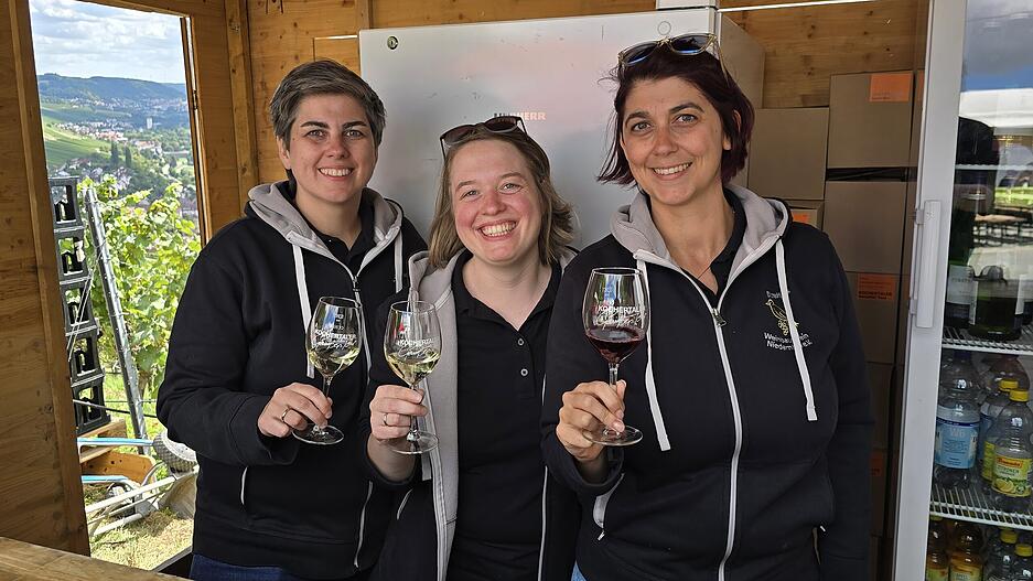 In elf Stationen in den Kochertaler Weinbergen in Hohenlohe werden die Wanderer bei der Genie&szlig;ertour verk&ouml;stigt.