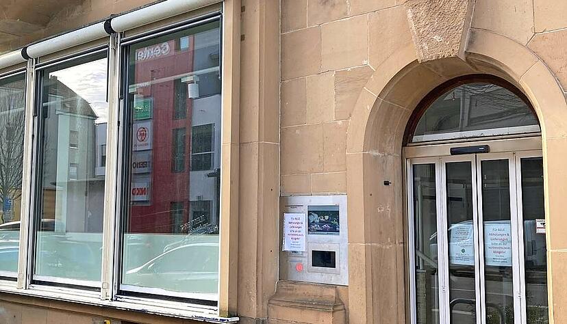 Die Verkaufsfl&auml;che der fr&uuml;heren Apotheke in der Wilhelmstra&szlig;e ist leerger&auml;umt. Von der Apothekerkammer in Stuttgart hei&szlig;t es jedoch, man wisse nichts von einer dauerhaften Schlie&szlig;ung.