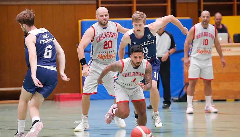 Kapitän Stilianos Eleftheriadis (Mitte) wird dem Ball für die Heilbronn Reds in der Regionalliga wohl nur noch in Ausnahmefällen hinterherjagen. Kapitän Stilianos Eleftheriadis (Mitte) wird dem Ball für die Heilbronn Reds in der Regionalliga wohl nur noch in Ausnahmefällen hinterherjagen.