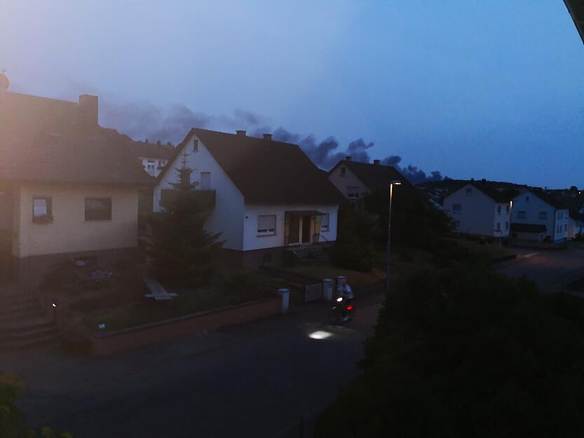 Anwohner wurden gebeten, Fenster und Türen geschlossen zu halten. Anwohner wurden gebeten, Fenster und Türen geschlossen zu halten.