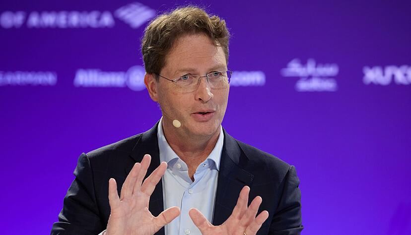 Mercedes-Benz-Chef Ola Källenius sieht die Anzahl der Krankentage deutscher Arbeitnehmer als Nachteil für den Wirtschaftsstandort. (Archivbild) Mercedes-Benz-Chef Ola Källenius sieht die Anzahl der Krankentage deutscher Arbeitnehmer als Nachteil für den Wirtschaftsstandort. (Archivbild)