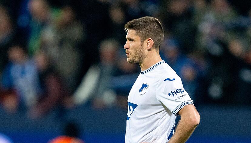 Hoffenheims Andrej Kramaric ist enttäuscht nach dem Schlusspfiff gegen Bochum. Hoffenheims Andrej Kramaric ist enttäuscht nach dem Schlusspfiff gegen Bochum.
