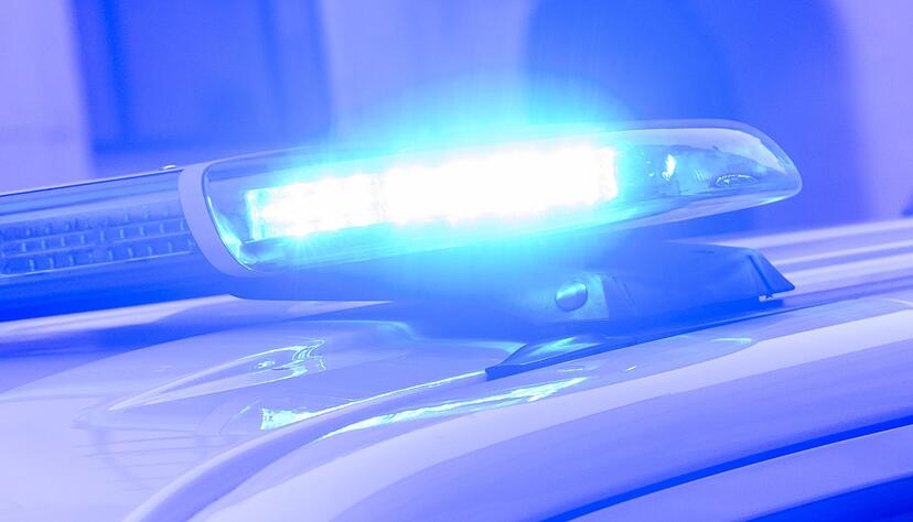 Polizei r&uuml;ckt aus nach dem Fund einer Leiche am Karlsruher Hauptbahnhof. (Symbolbild)