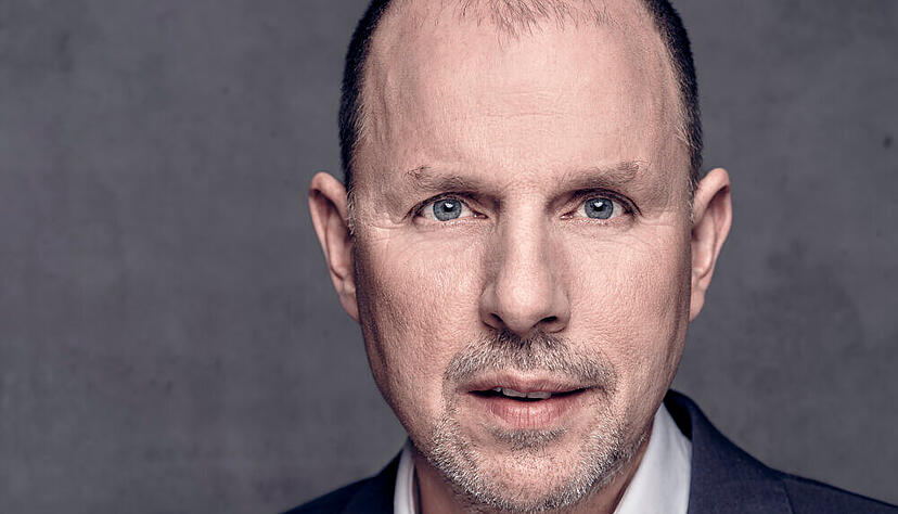 Christian Solmecke (50) hat sich als Rechtsanwalt und Partner der Kölner Medienrechtskanzlei WBS.LEGAL auf die Beratung der Internet und IT-Branche spezialisiert. Neben seiner Tätigkeit als Rechtsanwalt ist Christian Solmecke vielfacher Buchautor und als Gründer der cloudbasierten Kanzleisoftware Legalvisio.de auch erfolgreicher LegalTech Unternehmer. Christian Solmecke (50) hat sich als Rechtsanwalt und Partner der Kölner Medienrechtskanzlei WBS.LEGAL auf die Beratung der Internet und IT-Branche spezialisiert. Neben seiner Tätigkeit als Rechtsanwalt ist Christian Solmecke vielfacher Buchautor und als Gründer der cloudbasierten Kanzleisoftware Legalvisio.de auch erfolgreicher LegalTech Unternehmer.