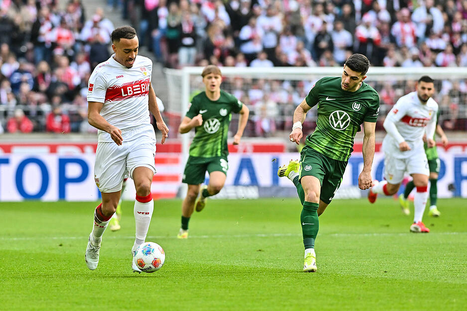 Jamie Leweling: Gegen die W&ouml;lfe mal wieder &uuml;ber die rechte Seite unterwegs. Gute Flanken, defensiv auch hellwach und sehr aktiv unterwegs. Trifft zum 2:0 und per sattem Schuss auch zum 3:0. Note: 1,5