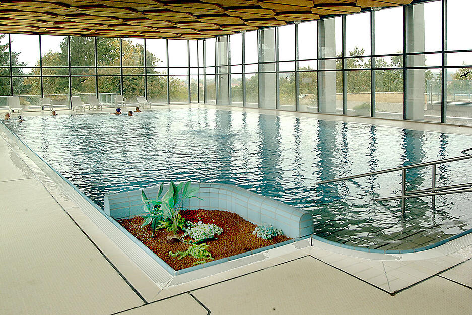 2002: Blick in das Sole-Hallenbad. 2002: Blick in das Sole-Hallenbad.