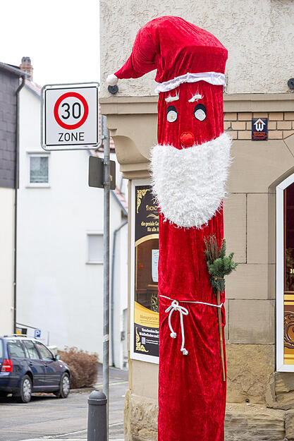 Der sogenannte „Blitzer-Nikolaus“ bringt Anwohner jährlich zum Schmunzeln. Der sogenannte „Blitzer-Nikolaus“ bringt Anwohner jährlich zum Schmunzeln.
