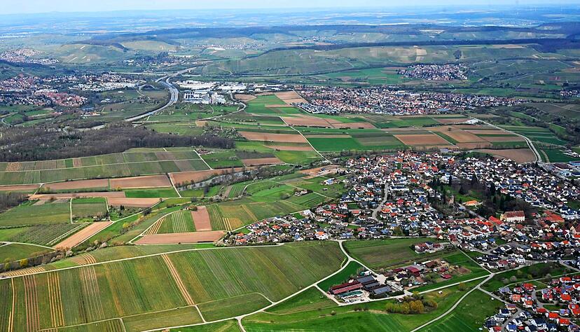 Für die vier GVV-Kommunen − vorne rechts im Bild Lehrensteinsfeld − wurde nun festgeschrieben, wo sie in den nächsten Jahren wachsen können.
Foto: Archiv/Kuhnle Für die vier GVV-Kommunen − vorne rechts im Bild Lehrensteinsfeld − wurde nun festgeschrieben, wo sie in den nächsten Jahren wachsen können.
Foto: Archiv/Kuhnle