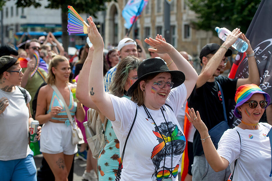 Bei sommerlichen Temperaturen sind am Samstag Hunderte Teilnehmer durch die Heilbronner Innenstadt gezogen.