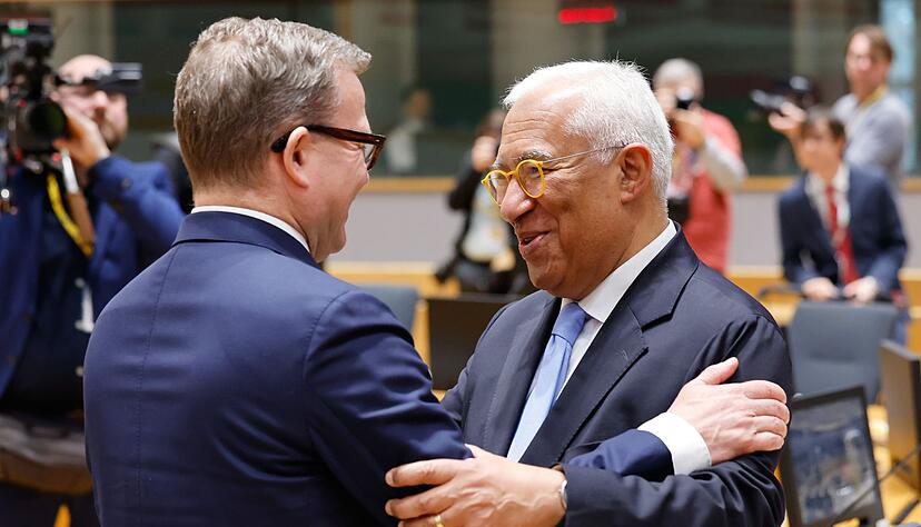Der finnische Ministerpräsident Petteri Orpo (l) warf Orban vor, die Ukraine im Wahlkampf zu instrumentalisieren. Ratspräsident António Costa nannte das Vorgehen Orbans inakzeptabel. Der finnische Ministerpräsident Petteri Orpo (l) warf Orban vor, die Ukraine im Wahlkampf zu instrumentalisieren. Ratspräsident António Costa nannte das Vorgehen Orbans inakzeptabel.