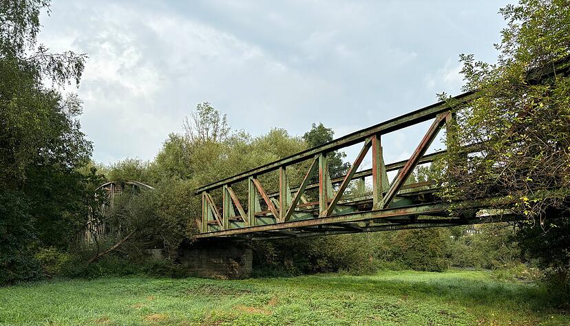 Die alte Eisenbahnbrücke steht im hohenlohischen Jagsttal. Die alte Eisenbahnbrücke steht im hohenlohischen Jagsttal.