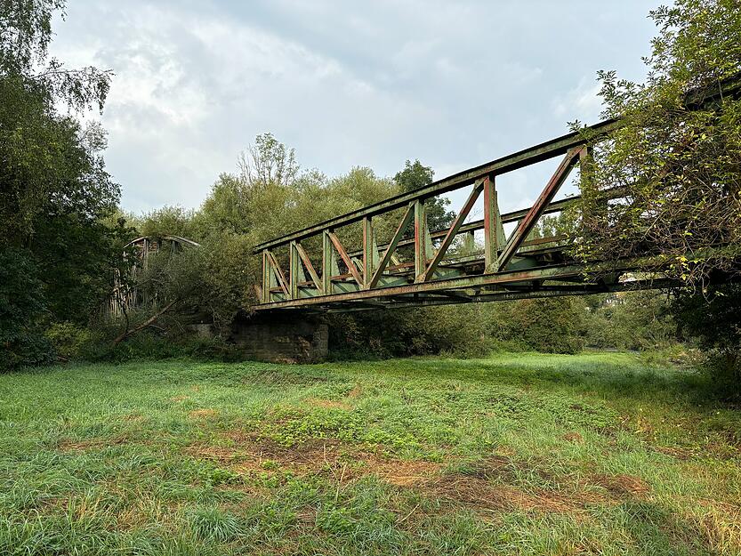 Die alte Eisenbahnbrücke steht im hohenlohischen Jagsttal. Die alte Eisenbahnbrücke steht im hohenlohischen Jagsttal.