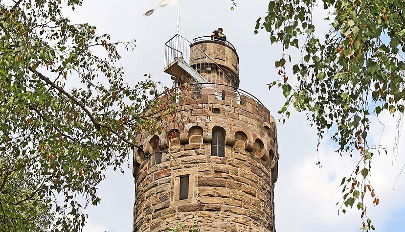 Die Heuchelberger Warte ist das Wahrzeichen der Stadt.