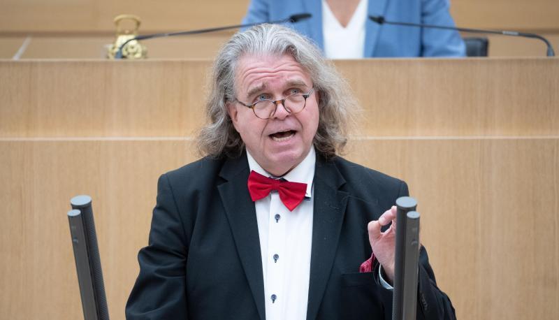 Heinrich Fiechtner (parteilos) spricht. Heinrich Fiechtner (parteilos) spricht.