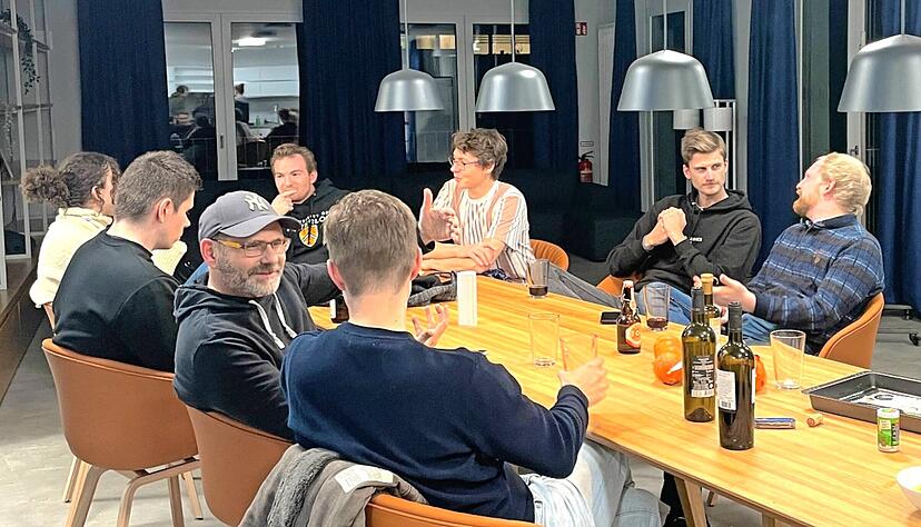 Team-Abend im Rosenberg-Quartier: Das Team der AI Founders tauscht sich mit den Gründern im Programm aus.
Fotos: Campus Founders Team-Abend im Rosenberg-Quartier: Das Team der AI Founders tauscht sich mit den Gründern im Programm aus.
Fotos: Campus Founders