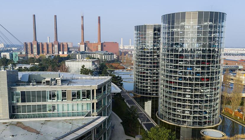 Das VW-Stammwerk in Wolfsburg gilt als eine der gr&ouml;&szlig;ten Fabriken der Welt. Laut VW hat es inzwischen konzernweit die geringsten Fabrikkosten in Deutschland.