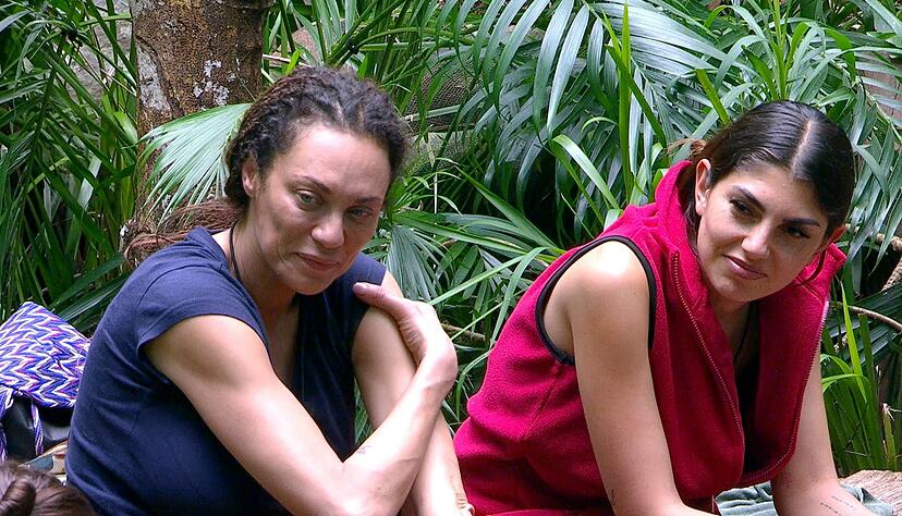 Lilly Becker (l) und Yeliz Koc konnten das Aus f&uuml;r Yeliz kaum glauben. (Archivbild)