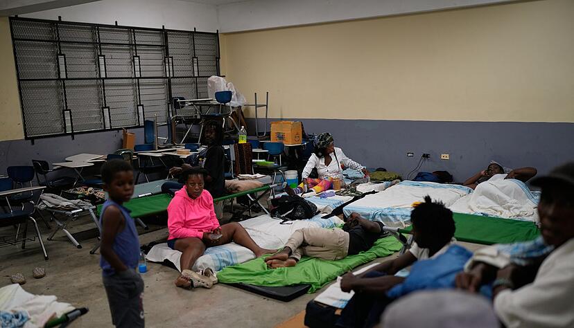 Die Regierung rief die gesamte Bev&ouml;lkerung dazu auf, m&ouml;glichst zu Hause zu bleiben.