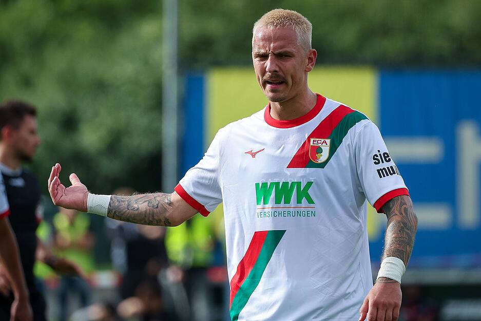 FC Augsburg – Trikotpreis: 89,95 Euro – Beflockung: 17,95 Euro