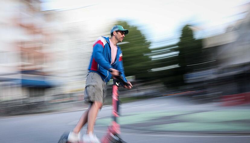 Vor allem jüngere Menschen sind bei E-Scooter-Unfällen betroffen - und meist auch schuld. (Symbolbild