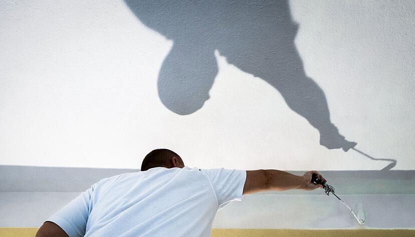 Schrittweise zur&uuml;ck ins Berufsleben: Das Hamburger Modell erm&ouml;glicht eine langsame Wiedereingliederung nach einer Erkrankung oder einem Unfall, wobei die Betroffenen weiterhin Krankengeld erhalten und ihre Arbeitszeit schrittweise steigern.