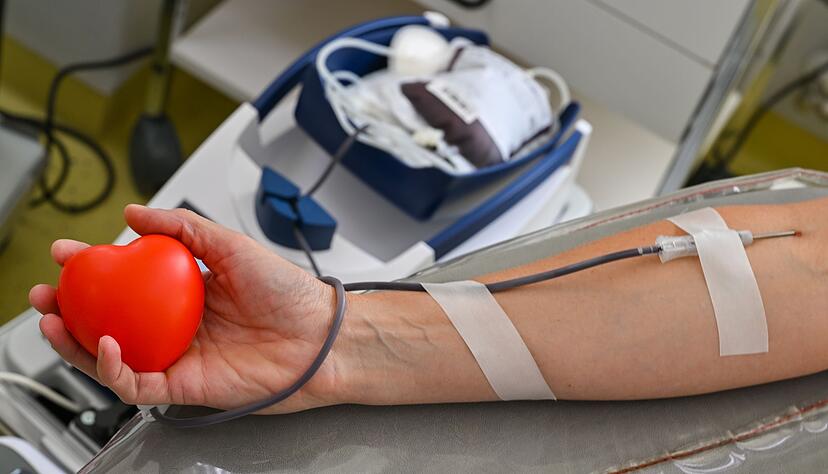 Blutspenden in der Erk&auml;ltungszeit: So viele Tage sollten Sie nach Infekt, Impfung oder Antibiotika-Einnnahme warten.